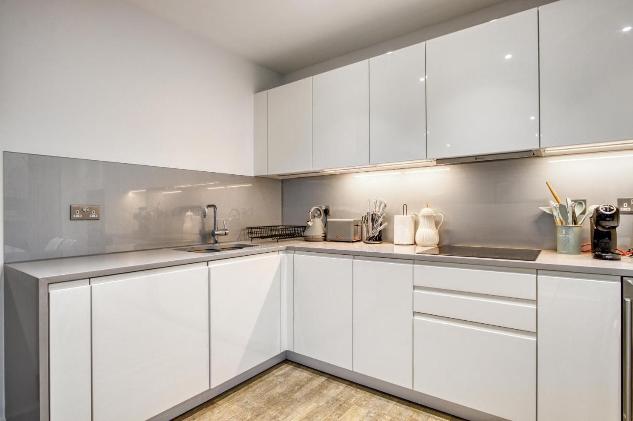 런던 2 Bed 2 Bath Next To Nine Elms Station - Zone 1 아파트 외부 사진